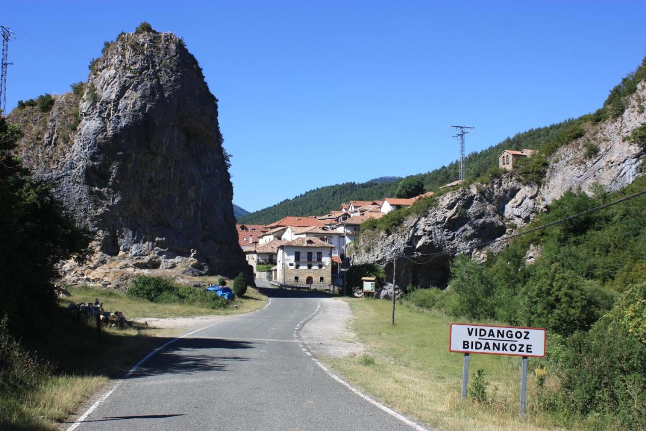 Casa Rural Ornat Etxea Vidangoz Esterno foto